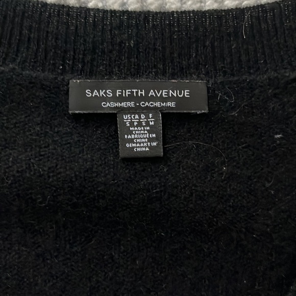 Saks cashmere sweater small - Picture 2 of 2